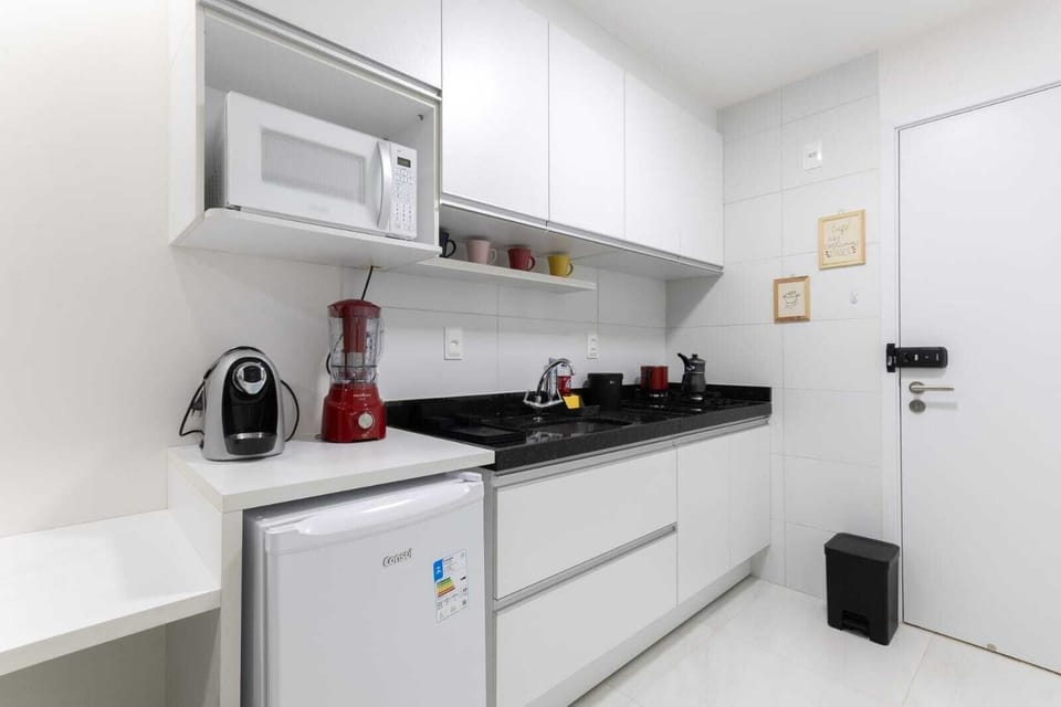 Apartment | Private kitchen | Mini-fridge, microwave, coffee/tea maker, toaster