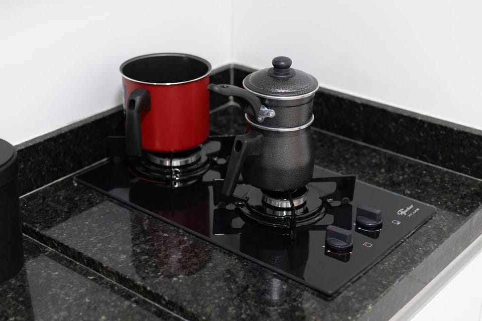 Apartment | Private kitchen | Mini-fridge, microwave, coffee/tea maker, toaster