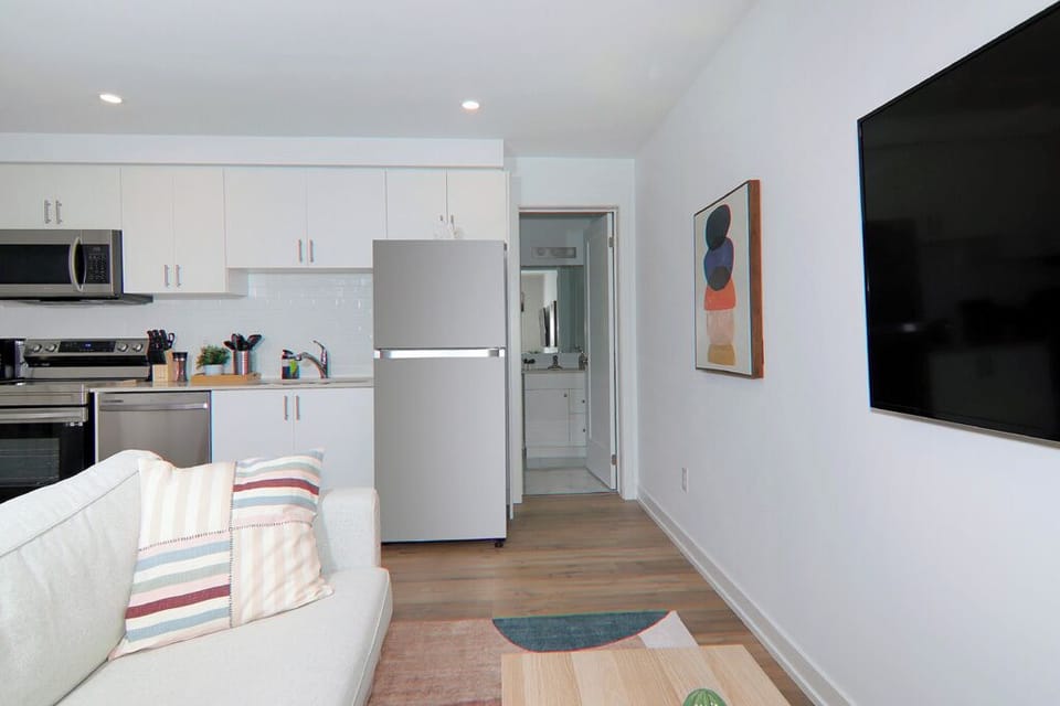 Living Room / Main Bathroom