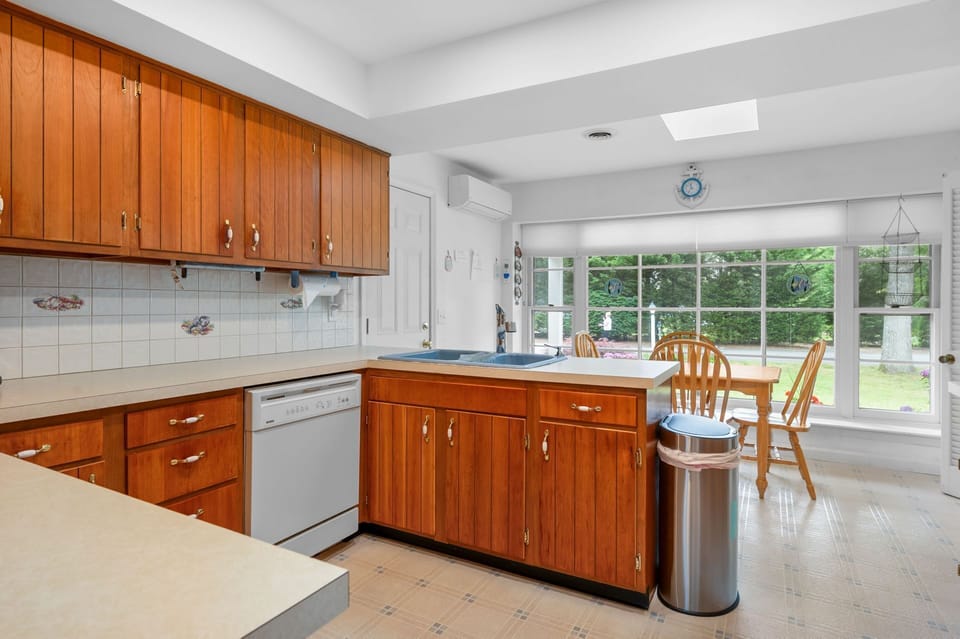Spacious kitchen - 38 Monomoyic Way Chatham Cape Cod-Poppy's Place-NEVR