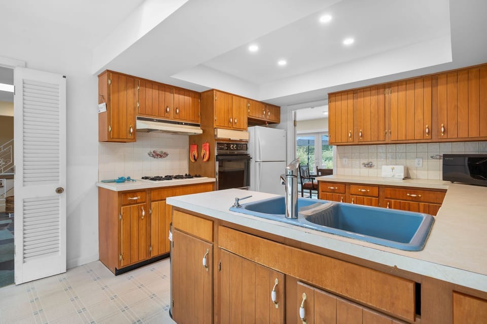 Easily keep things clean with the double sink in the peninsula - 38 Monomoyic Way Chatham Cape Cod-Poppy's Place-NEVR