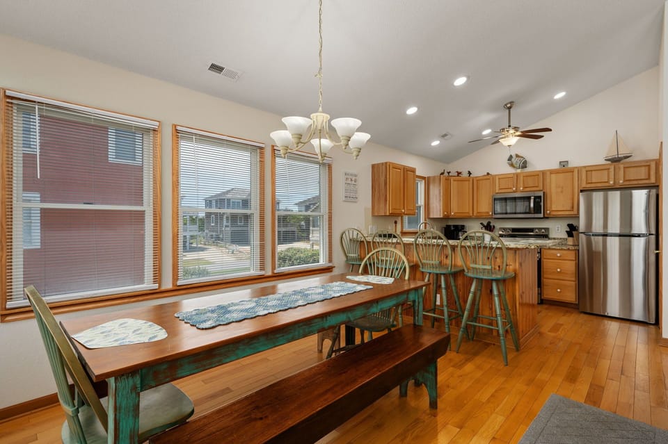 SV31: Beachology | TL Dining and Kitchen Area