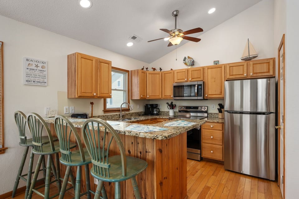 SV31: Beachology | TL Kitchen Area- Island Seating for 4