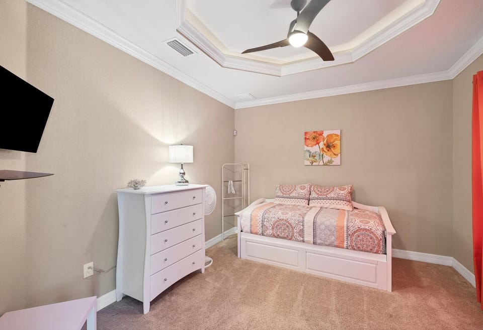 Guest bedroom 3 with full-size daybed and twin trundle
