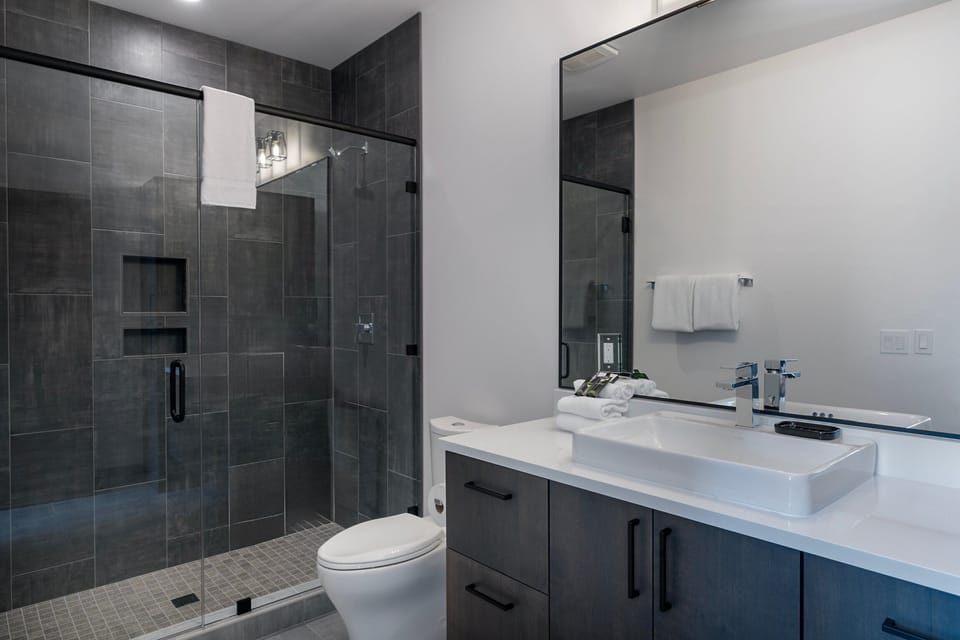 Primary Bathroom | Upper Level
