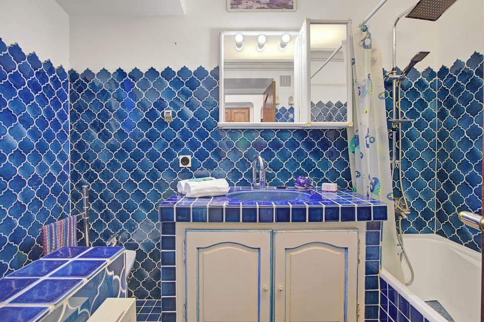 Bathroom with bathtub