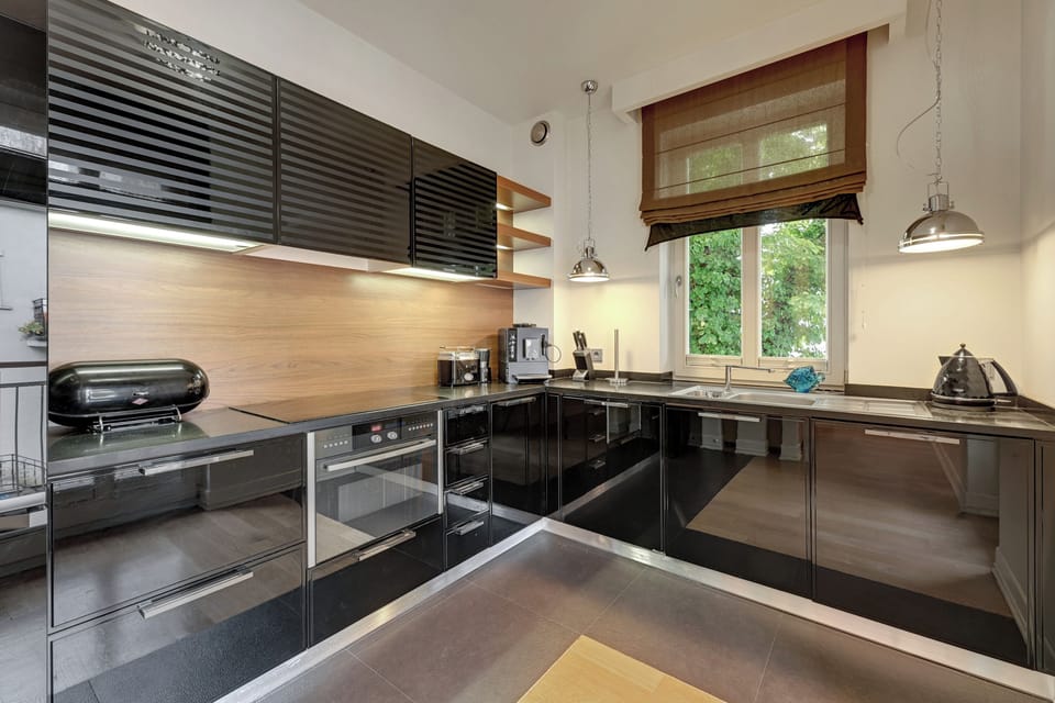 Deluxe Apartment | Private kitchen | Electric kettle