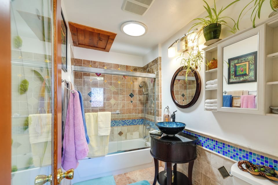 Full Bathroom | 2nd Floor