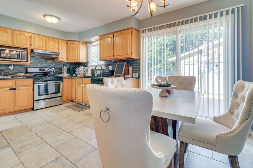Dining Area | Dishware & Flatware | Main Level