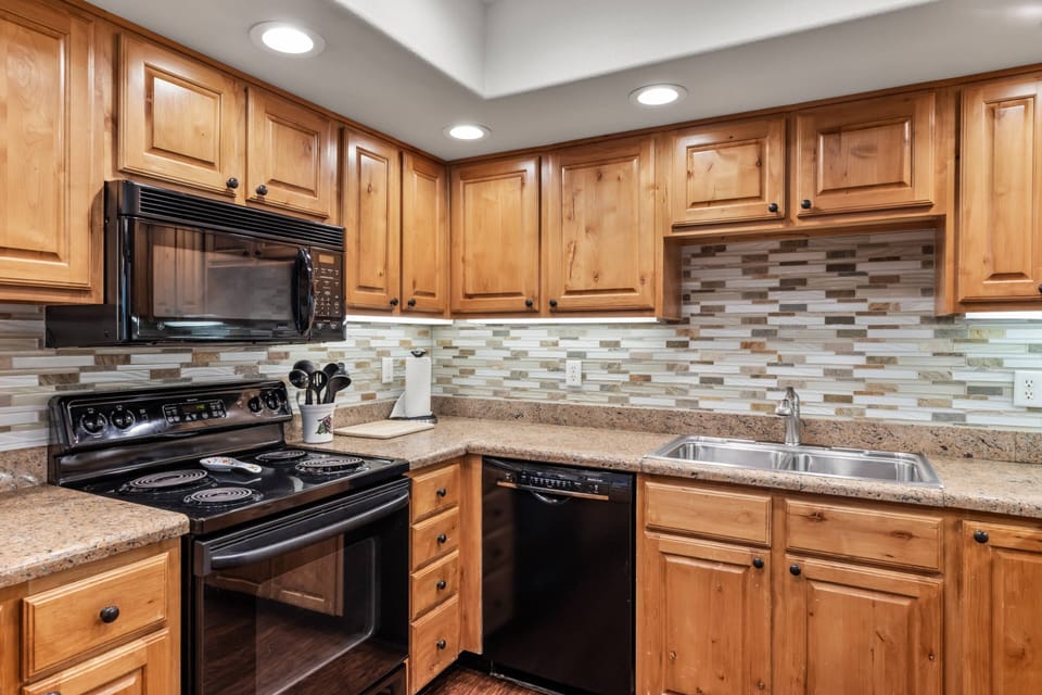 Full kitchen equipped with all the cooking gear you can think of