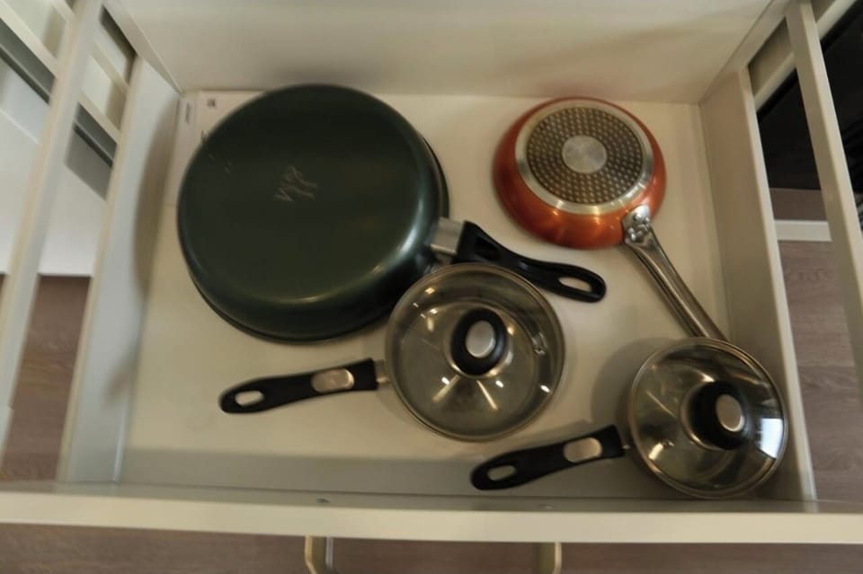 Full-size fridge, microwave, stovetop, electric kettle