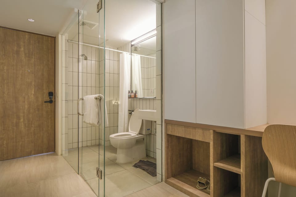 Superior Double or Twin Room | Bathroom