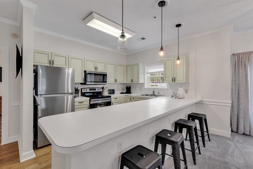 Signature Condo, 3 Bedrooms, Balcony, Golf View | Private kitchen | Fridge, microwave, oven, stovetop