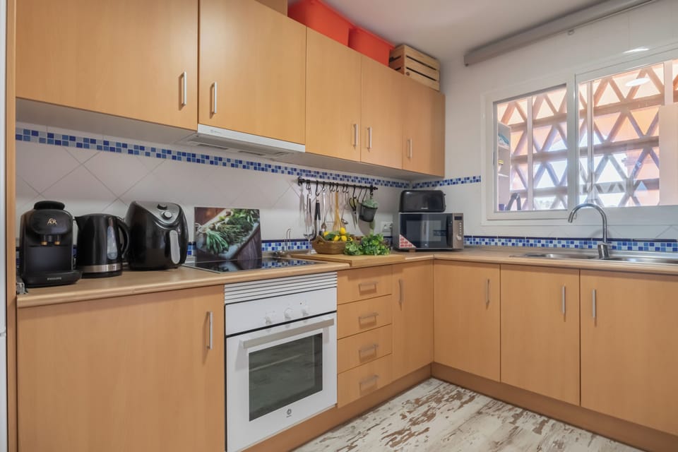 Family Apartment, 2 Bedrooms, 2 Bathrooms, Mountainside (Luxury Mijas Golf, Pool & Pet Retreat) | Private kitchen | Dishwasher