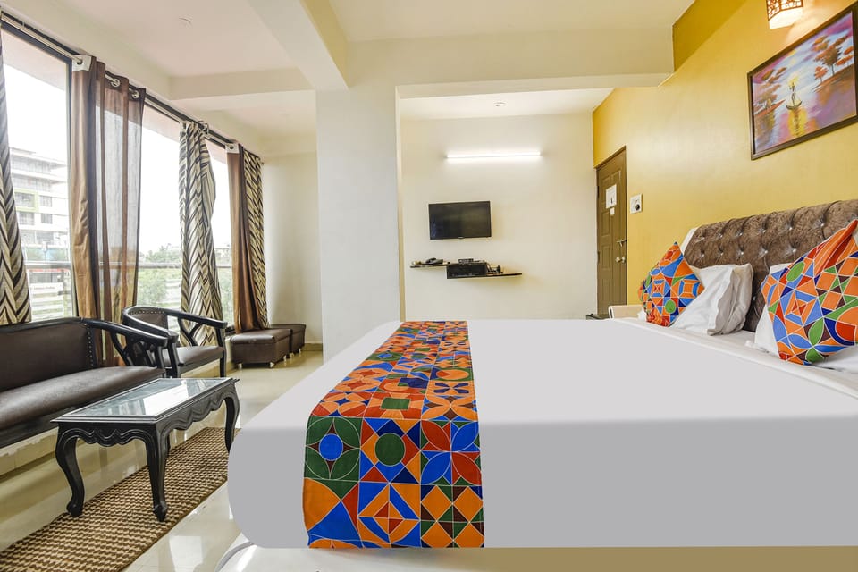 Egyptian cotton sheets, premium bedding, in-room safe, free WiFi