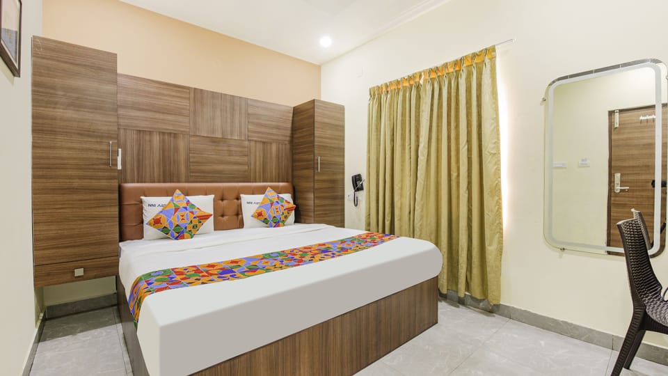 Egyptian cotton sheets, premium bedding, in-room safe, free WiFi