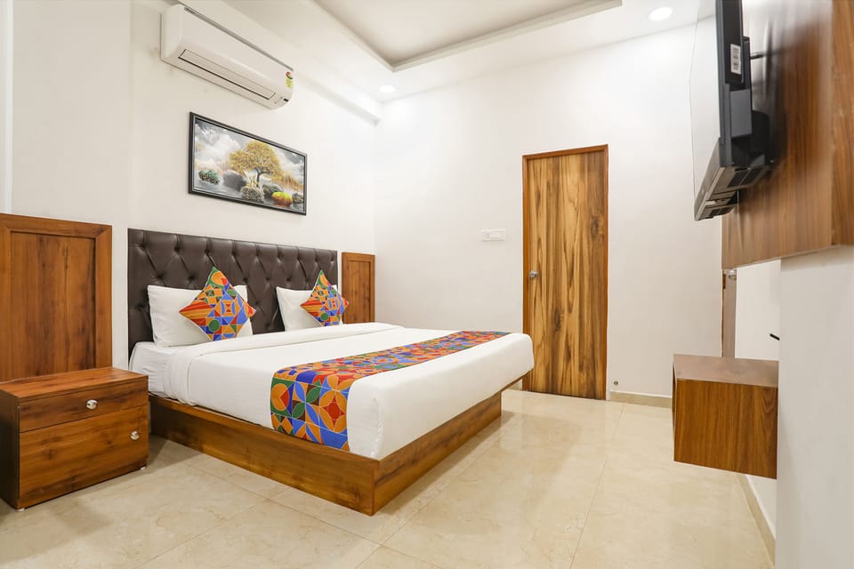 Egyptian cotton sheets, premium bedding, in-room safe, free WiFi