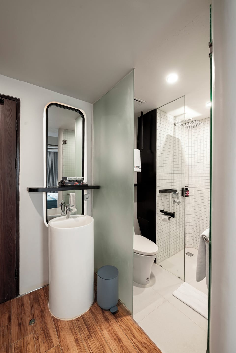 Free toiletries, slippers, bidet, towels