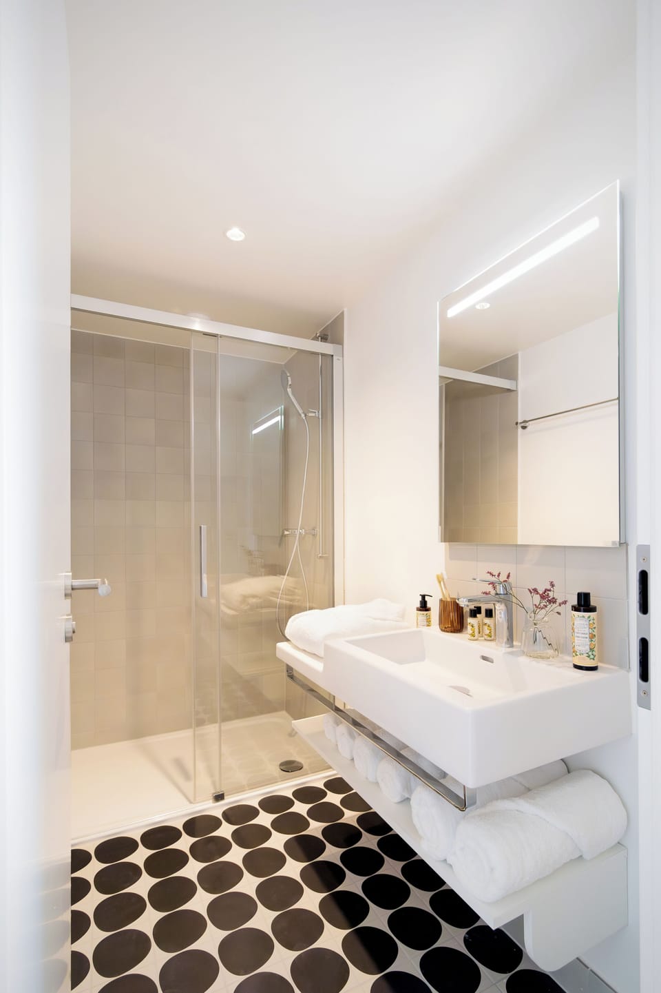 Junior Suite (Suite Dreams) | Bathroom shower