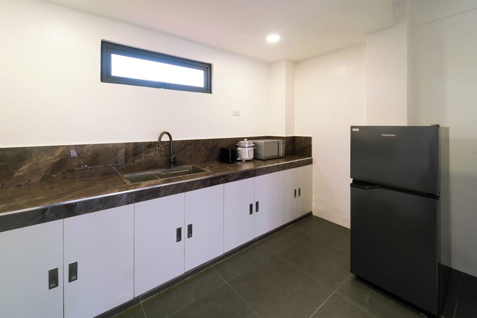 Penthouse | Private kitchen | Coffee/tea maker, electric kettle