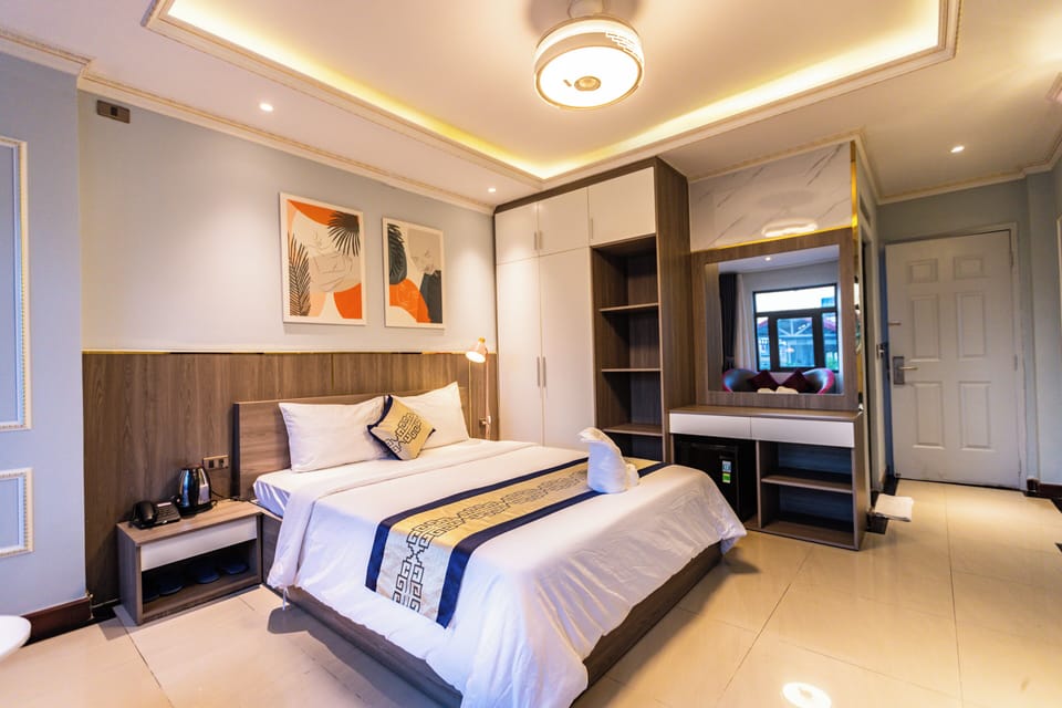 Deluxe Double Room Single Use | Soundproofing, free WiFi, bed sheets