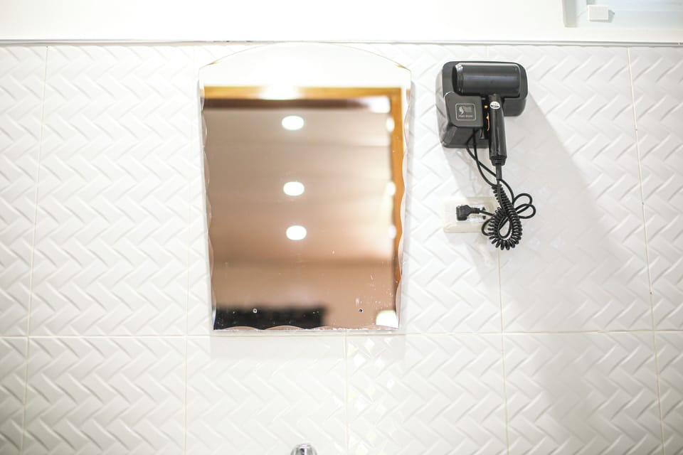 Basic Double Room, 1 Bedroom, Non Smoking, Pool View | Desk, soundproofing