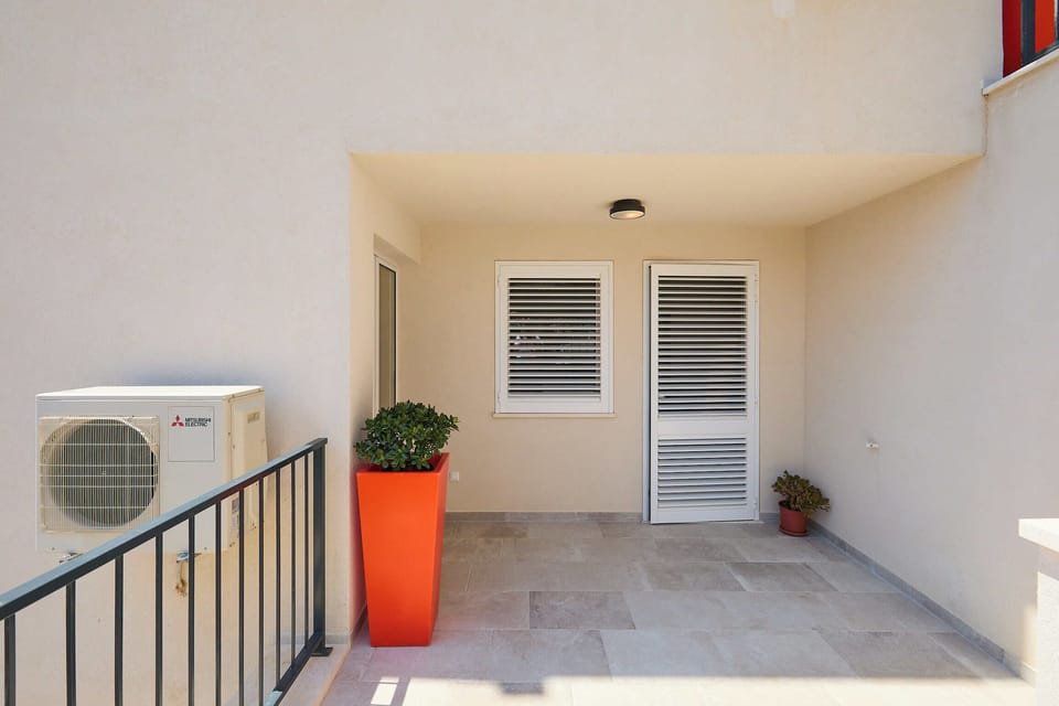 Apartment (2 Bedrooms) | Balcony