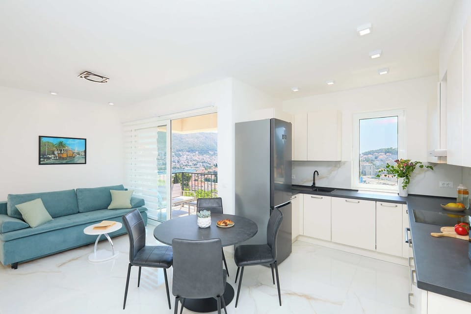 Apartment (2 Bedrooms) | Living area | 108-cm TV with cable channels