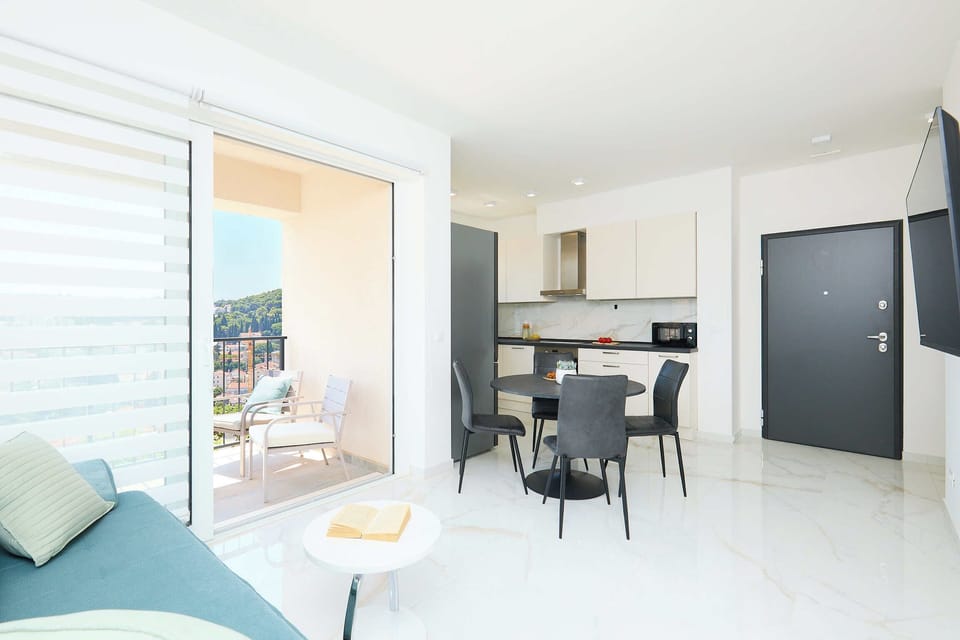 Apartment (2 Bedrooms) | Living room | 108-cm TV with cable channels
