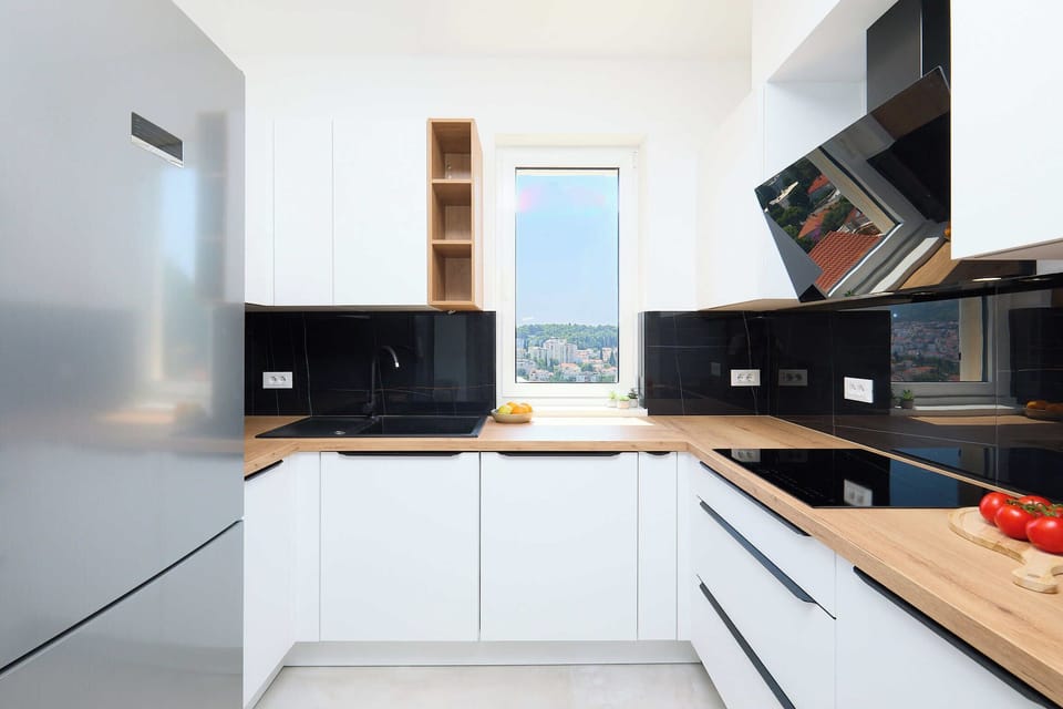 Apartment (2 Bedrooms) | Private kitchen | Microwave, oven
