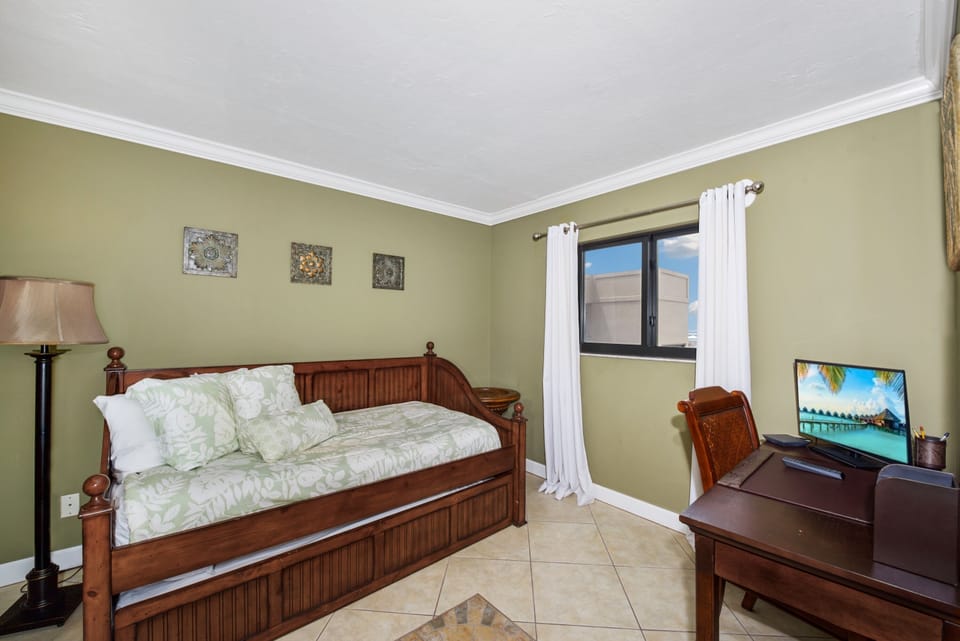 Guest Bedroom with Daybed, Trundle and Desk