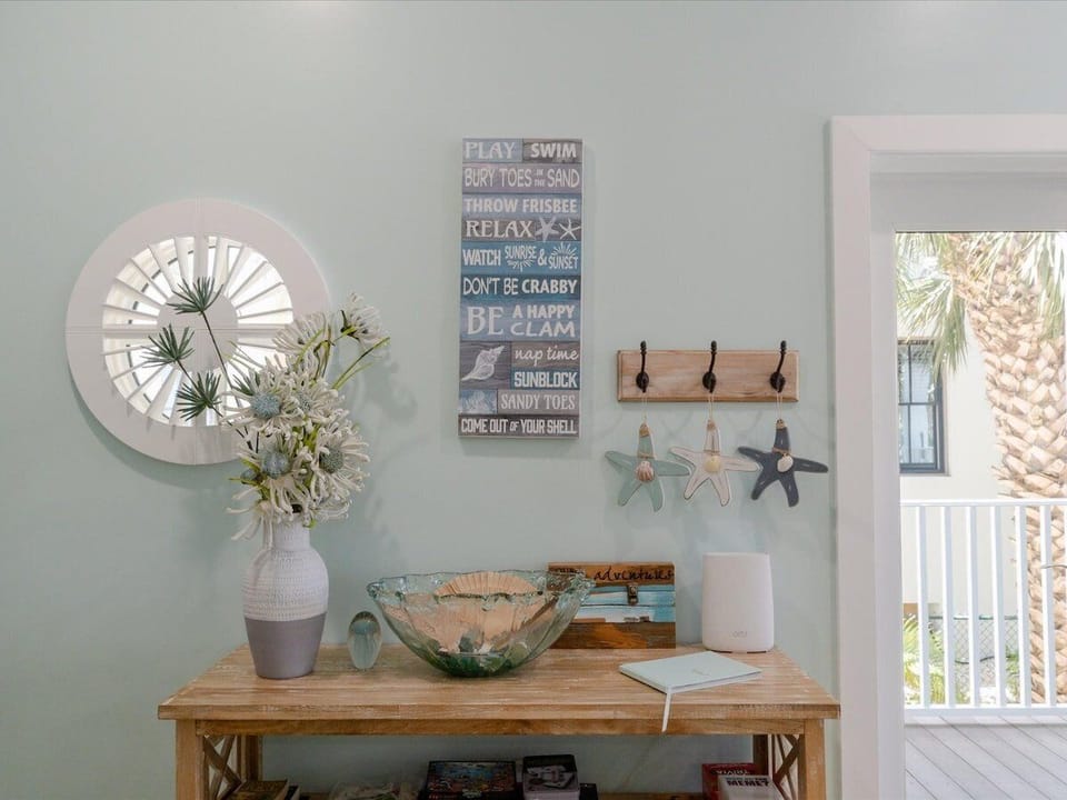 Tastefully decorated entry featuring beach-inspired accents and welcoming charm.