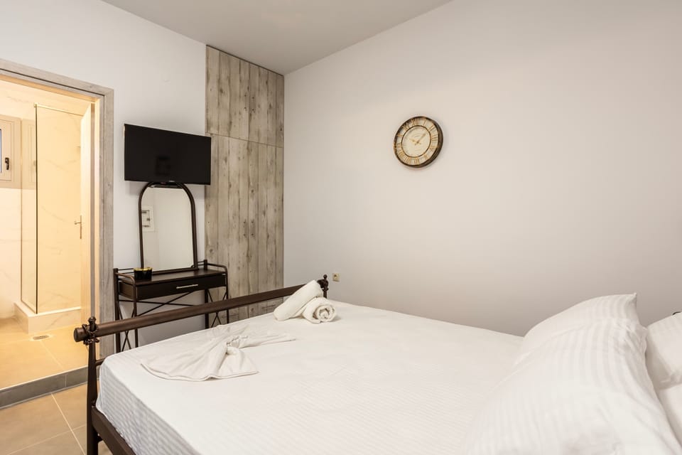 Modern Guest Room with Double Bed and Soft Color Palette

