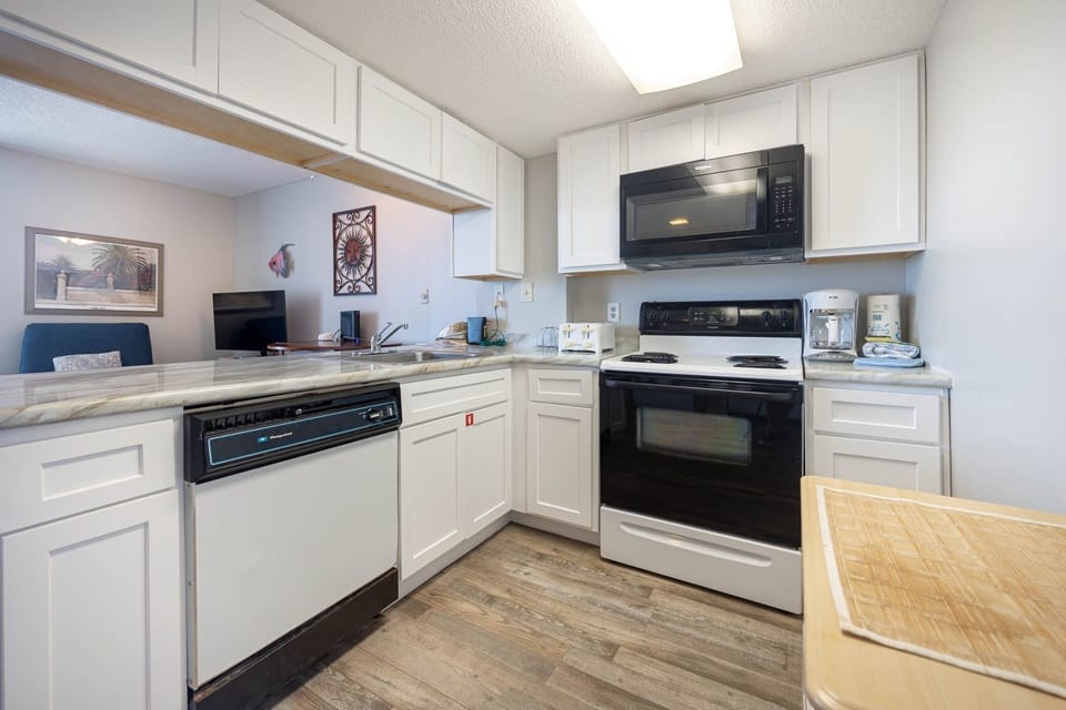 Condo, 1 Bedroom | Private kitchen | Coffee/tea maker, fridge, oven
