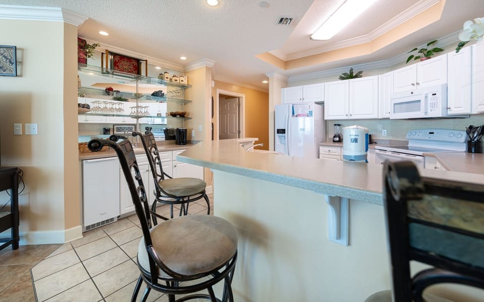 Condo, 3 Bedrooms | Private kitchen | Coffee/tea maker, fridge, oven