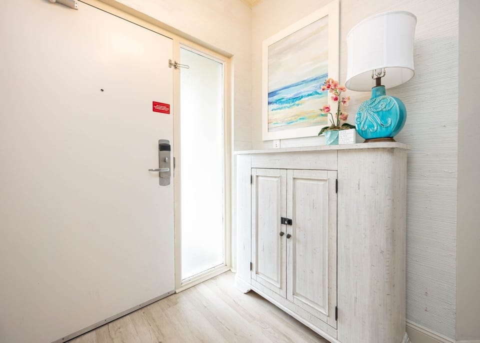 Condo, 3 Bedrooms | Interior