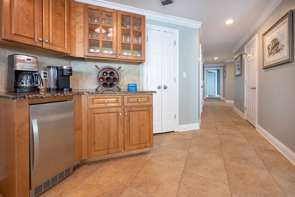 Condo, 5 Bedrooms | Private kitchen | Coffee/tea maker, fridge, oven