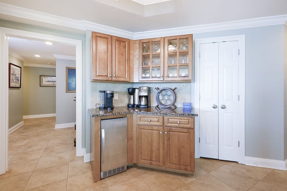 Condo, 5 Bedrooms | Private kitchen | Coffee/tea maker, fridge, oven