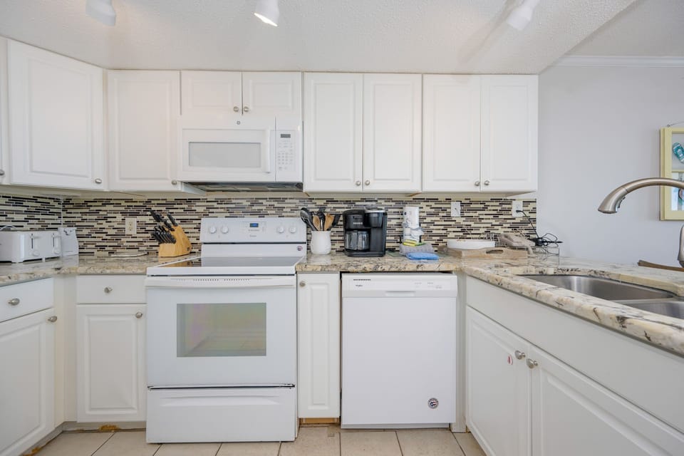 Condo, 2 Bedrooms | Private kitchen | Coffee/tea maker, fridge, oven