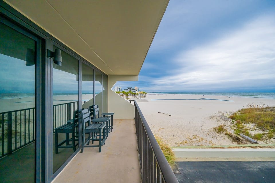 Condo, 3 Bedrooms | Property grounds