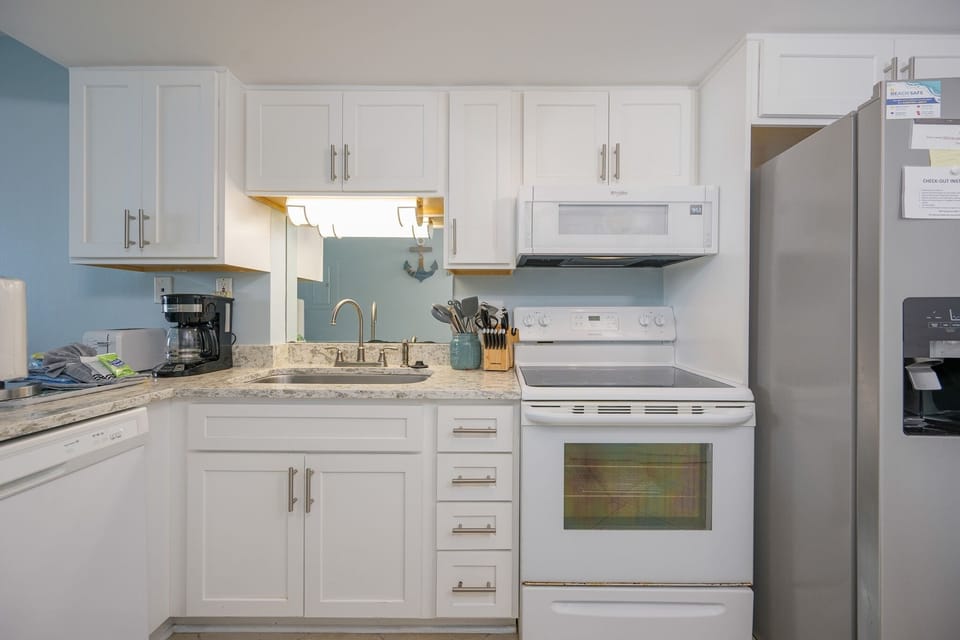 Condo, 2 Bedrooms | Private kitchen | Coffee/tea maker, fridge, oven