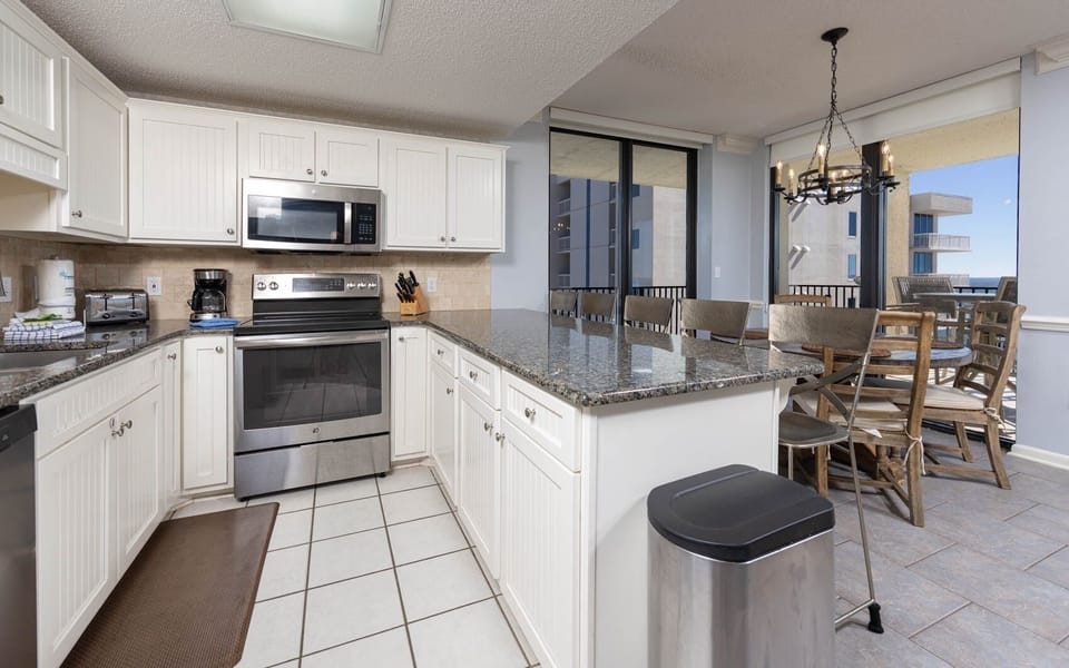 Condo, 3 Bedrooms | Private kitchen | Coffee/tea maker, fridge, oven
