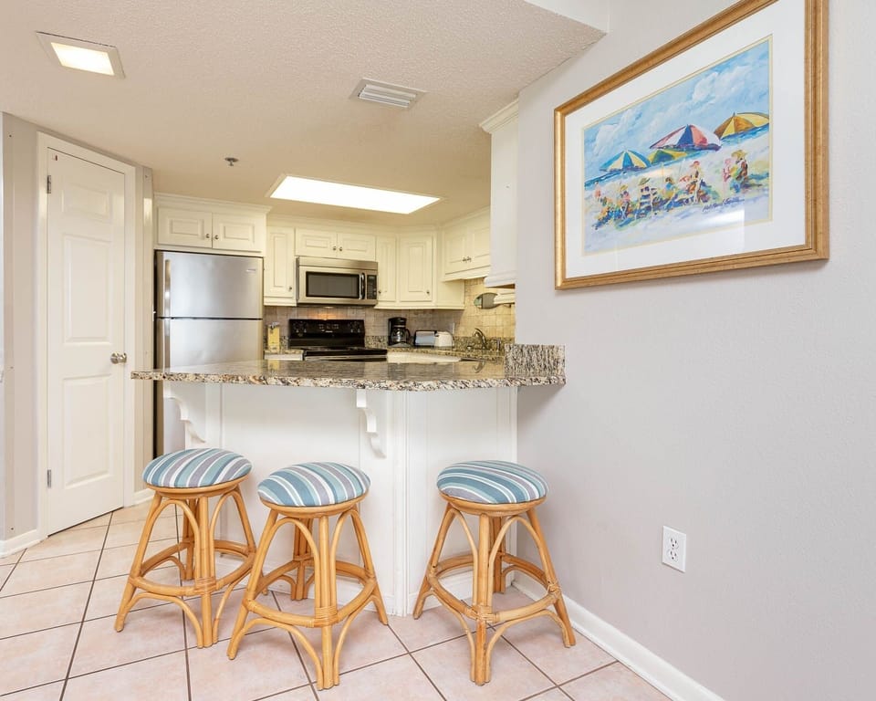 Condo, 2 Bedrooms | Private kitchen | Fridge, oven, coffee/tea maker