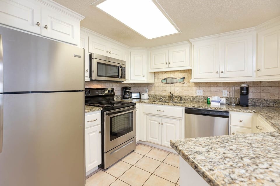 Condo, 2 Bedrooms | Private kitchen | Fridge, oven, coffee/tea maker