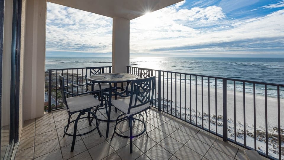 Condo, 2 Bedrooms | Property grounds