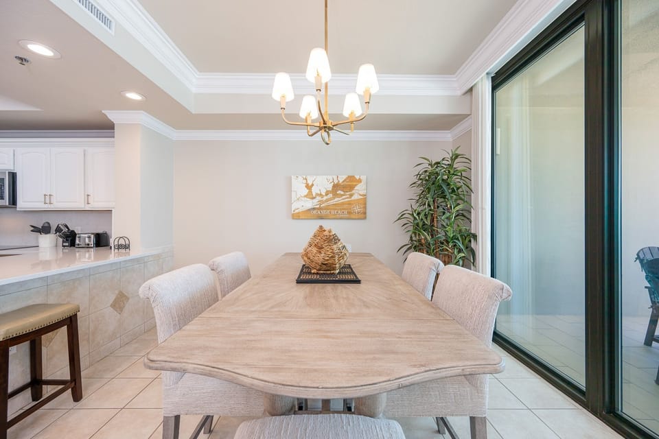 Condo, 2 Bedrooms | Dining