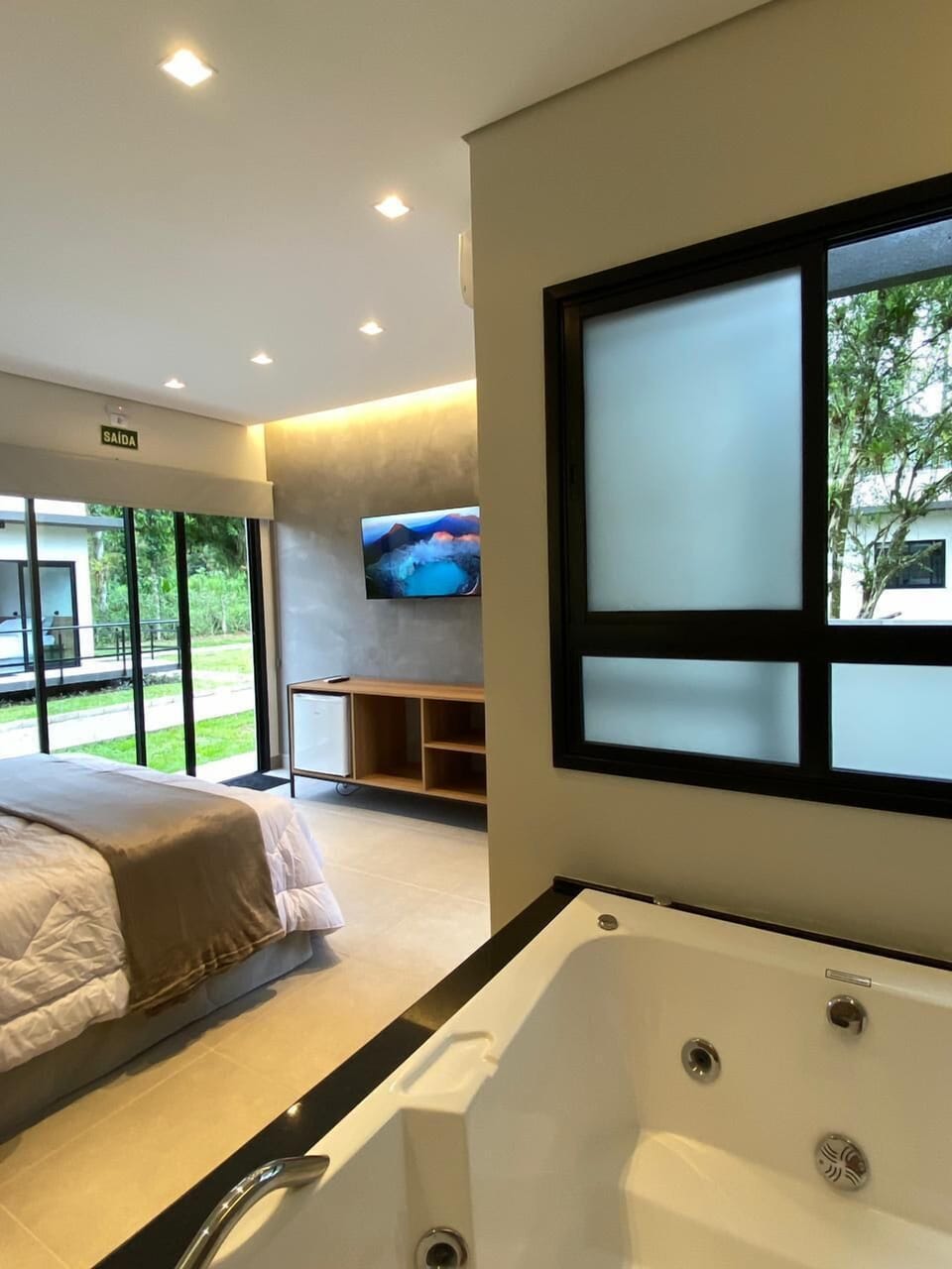 Luxury Suite, 4 Bedrooms, Balcony | Premium bedding, free WiFi, bed sheets