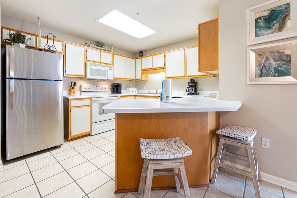 Condo, 1 Bedroom | Private kitchen | Coffee/tea maker, fridge, oven
