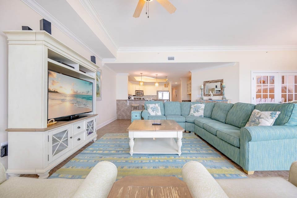 Condo, 3 Bedrooms | Living area