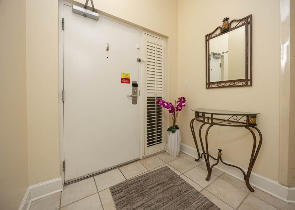 Condo, 3 Bedrooms | Interior
